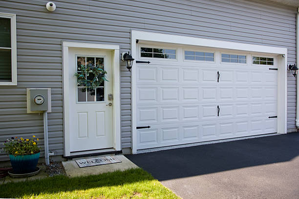 24/7 Emergency Garage Door Panel Replacement experts in Washington, WV